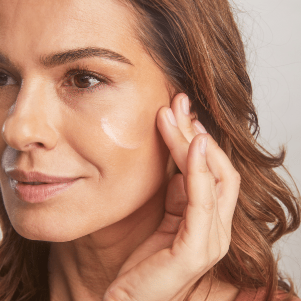 Total Protection® No-Show™ Mineral Sunscreen SPF 50 - Bilde 9